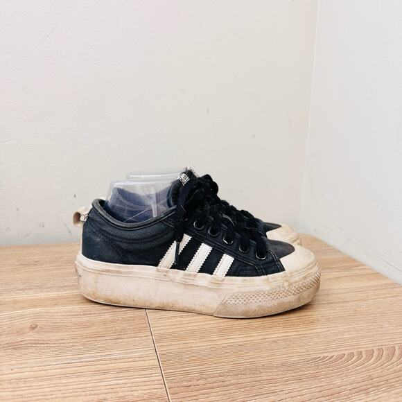 Athletic_Shoes